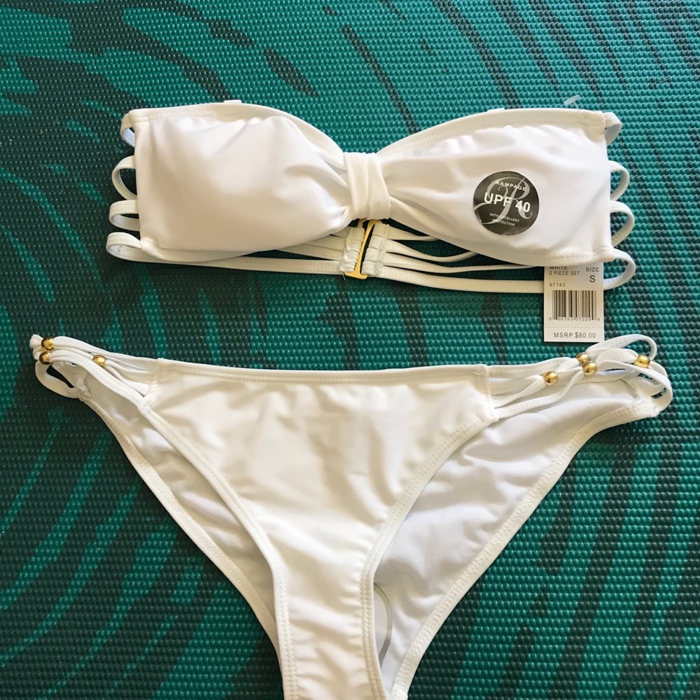 White bikini ✨ - Picture 2 of 4